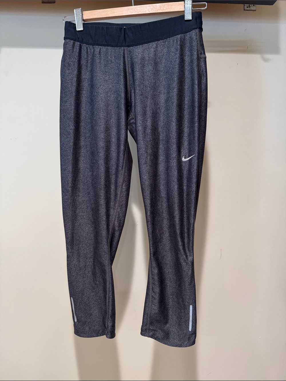 Nike Black Heathered Reflective Running Capri Leggings